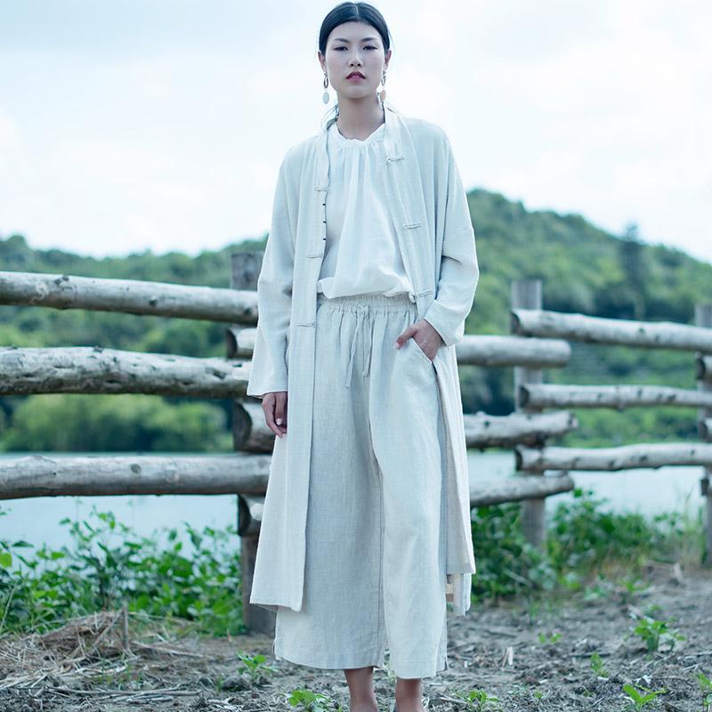 SCUWLINEN 2020 Spring Autumn Women Trench Vintage Chinese-style Embroidery Plate Buttons Linen Jacket Loose Casual Zen Robe S981, Blue
SCUWLINEN 2020 Spring Autumn Women Trench Vintage Chinese-style Embroidery Plate Buttons Linen Jacket Loose Casual Zen Robe S981, Blue