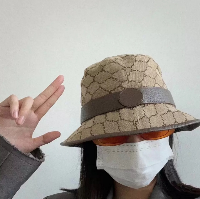 22ss 8style Classic Double G Letter Bucket Hat Stripe Fashion Men Women Wide Brim Hats PU Leather Fisherman Cap Sunshade Four Seasons High Quality, Design--1--black
22ss 8style Classic Double G Letter Bucket Hat Stripe Fashion Men Women Wide Brim Hats PU Leather Fisherman Cap Sunshade Four Seasons High Quality, Design--1--black