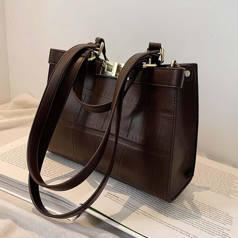 Fashion Vintage Shoulder Women's Bag New Large Capacity Lady Crossbody Pack High Quality Female Handbags 2021 Tasche Damen Leder, Black
Fashion Vintage Shoulder Women's Bag New Large Capacity Lady Crossbody Pack High Quality Female Handbags 2021 Tasche Damen Leder, Black