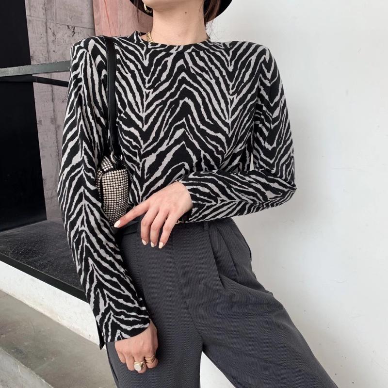 2020 Autumn New Korean Style Contrasting Color Striped Shoulder Pad Full T-shirt Base Women Top, Gray
2020 Autumn New Korean Style Contrasting Color Striped Shoulder Pad Full T-shirt Base Women Top, Gray