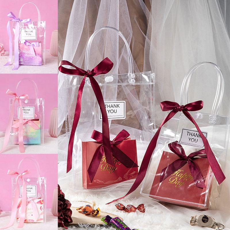 Transparent PVC Tote Bag With Handles Ribbon Candy Gift Box Wedding Bridesmaid Gift Dragee Packaging Party Wrapping Bags
Transparent PVC Tote Bag With Handles Ribbon Candy Gift Box Wedding Bridesmaid Gift Dragee Packaging Party Wrapping Bags