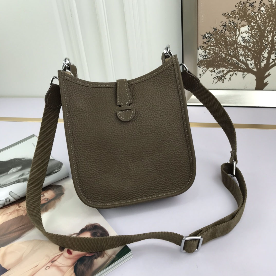 Women New luxury designer's small flip designer handbag cross pattern square bag shoulder messenger bag woman handbag
Women New luxury designer's small flip designer handbag cross pattern square bag shoulder messenger bag woman handbag