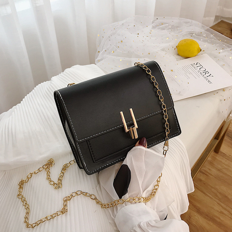 2020 Woman Small Shoulder Messenger Simple Handbag with Chain Designer Crossbody Bags Vintage Pu Leather Tote Bag for Women Q1127
2020 Woman Small Shoulder Messenger Simple Handbag with Chain Designer Crossbody Bags Vintage Pu Leather Tote Bag for Women Q1127