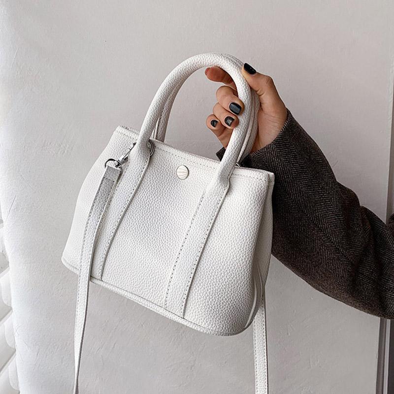 Casual Chain Bucket Bags for Ladies Small Shoulder Bags Solid Color Handbag Fashion Desinger Luxury Women Crossbody Bag 2021, Black
Casual Chain Bucket Bags for Ladies Small Shoulder Bags Solid Color Handbag Fashion Desinger Luxury Women Crossbody Bag 2021, Black