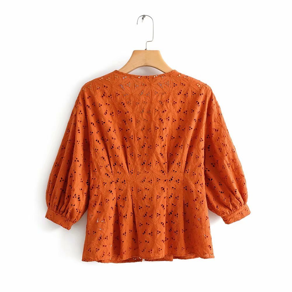 2019 women vintage v neck hollow out embroidery casual blouse shirts women three quarter sleeve buckles blusas chic tops T200321