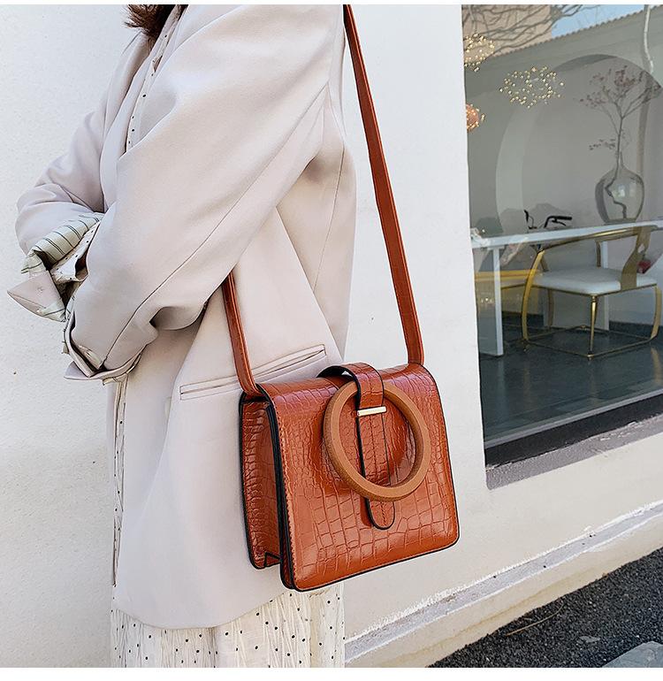 2020 High Quality Luxury Spring Summer Fashion New Temperament Round Wood Handle Flap Handbag Lady All Match Bag, Black
2020 High Quality Luxury Spring Summer Fashion New Temperament Round Wood Handle Flap Handbag Lady All Match Bag, Black