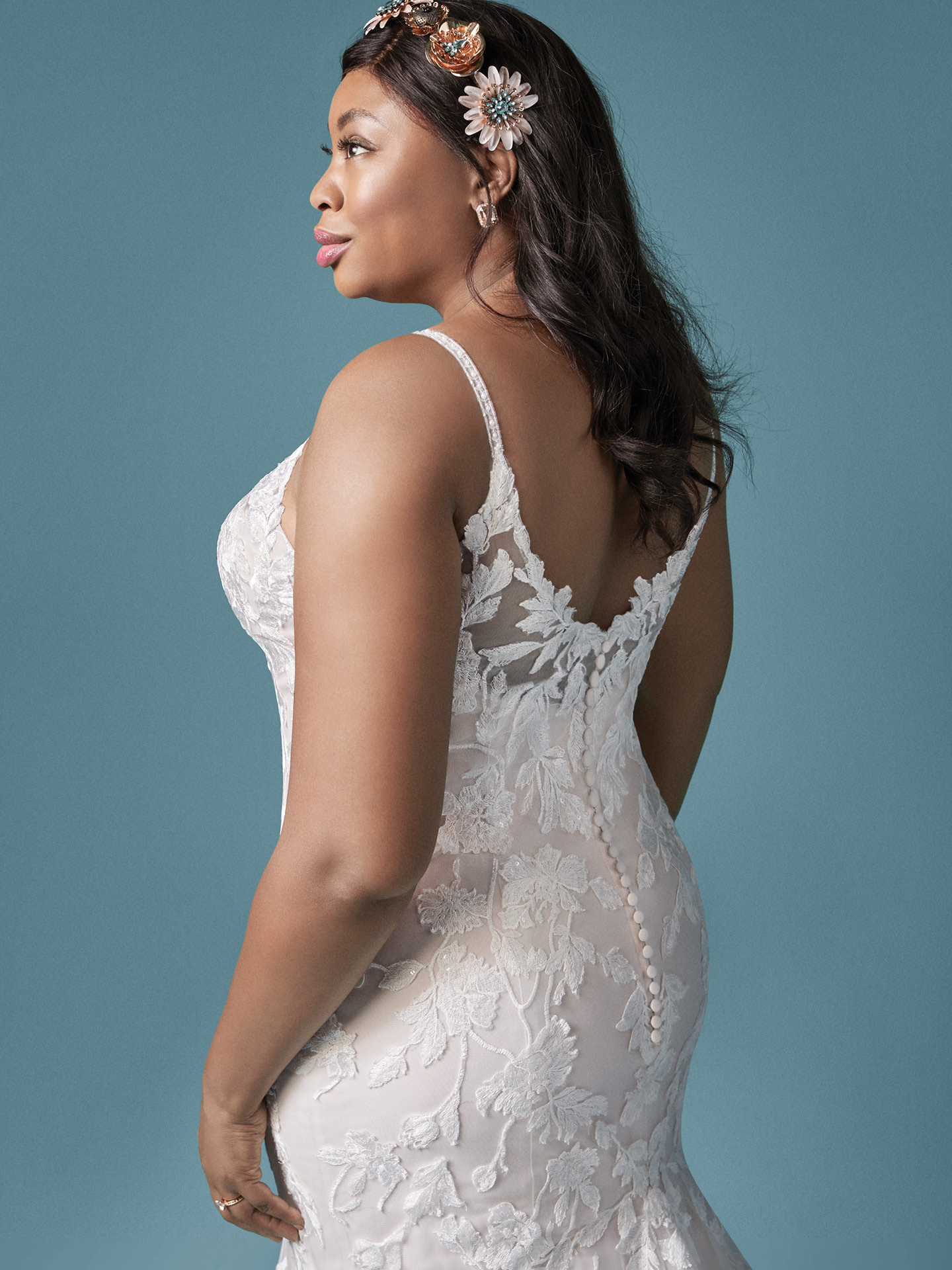 Size Charming Plus Lace Mermaid Wedding Dresses V Neck Covered Buttons Back Bridal Gowns Waved Court Train Custom Made Robe De Marie
