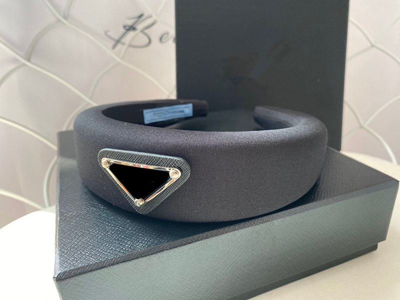 Designer Luxury Headbands Hair bands For Women Girl P Brand Elastic Headband Sports Fitness Headband Head Wrap 11 color 
Designer Luxury Headbands Hair bands For Women Girl P Brand Elastic Headband Sports Fitness Headband Head Wrap 11 color