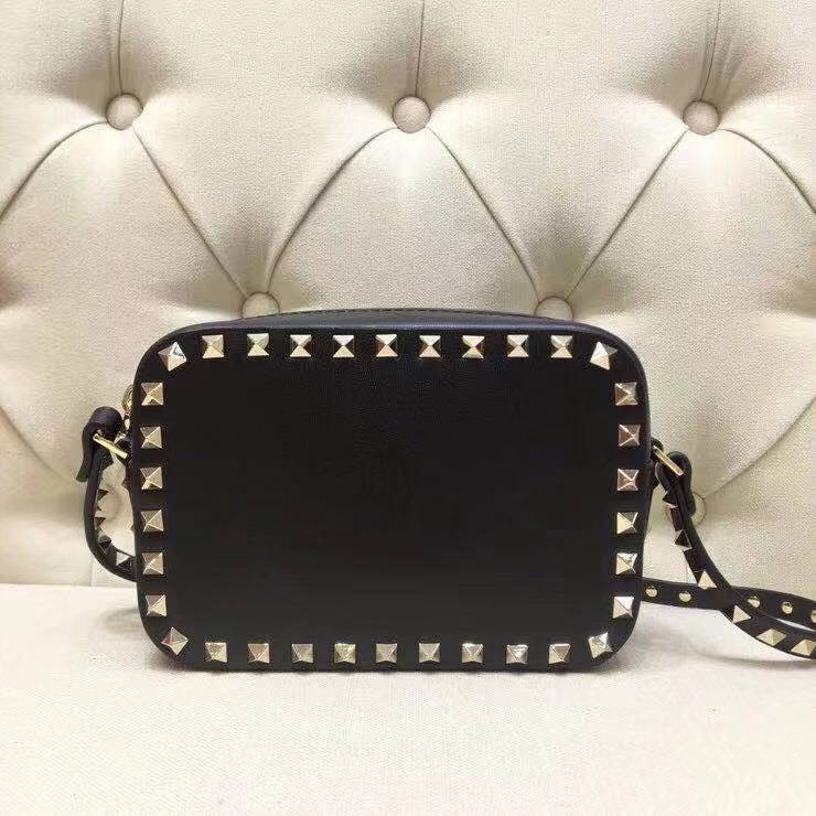 Top quality designers bags Gold Rivet Handbags clutch bag Flat Small square bag crossbody bags camera bagred black nude Pink red colors, Dust bag
Top quality designers bags Gold Rivet Handbags clutch bag Flat Small square bag crossbody bags camera bagred black nude Pink red colors, Dust bag