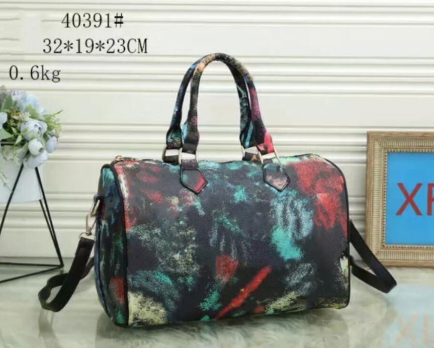 High Quality Big Letter Black Brown totes embossed fashion Women messenger bag Classic Style Shoulder Bags Lady Totes handbags Speedy With Shoulde
High Quality Big Letter Black Brown totes embossed fashion Women messenger bag Classic Style Shoulder Bags Lady Totes handbags Speedy With Shoulde