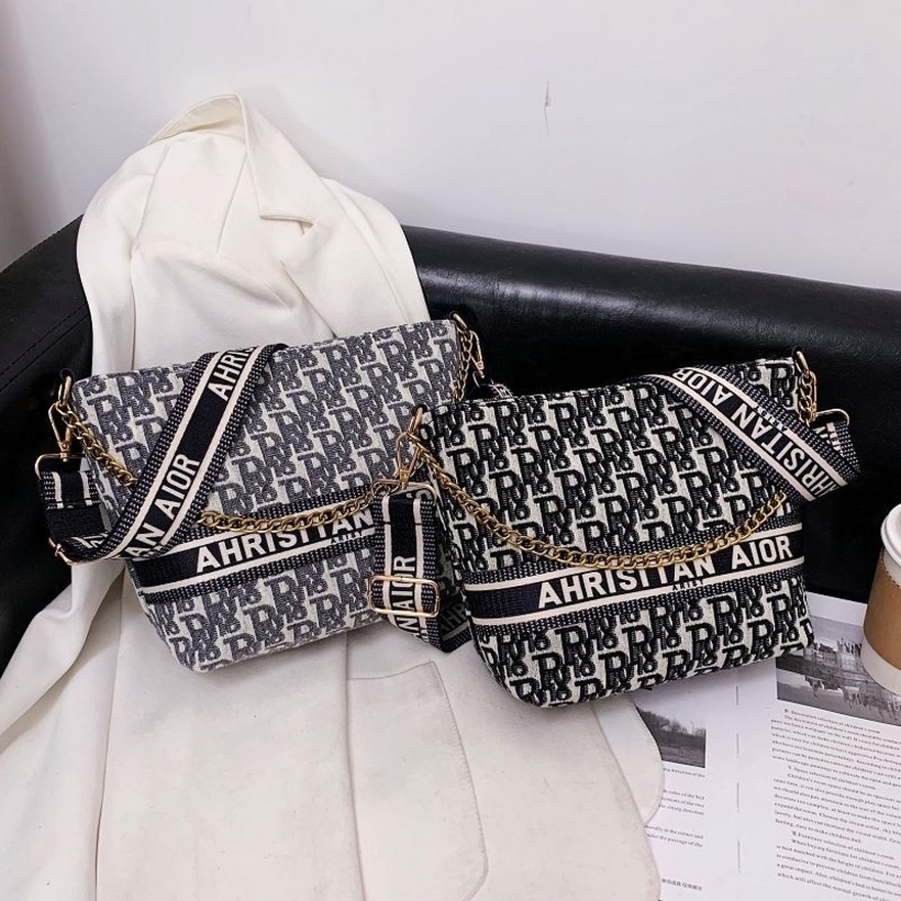 85% off store online New autumn and winter women's bag Korean version ins foreign style letter bucket net red same One Shoulder Messenger Bag wholesale 22, Black
85% off store online New autumn and winter women's bag Korean version ins foreign style letter bucket net red same One Shoulder Messenger Bag wholesale 22, Black