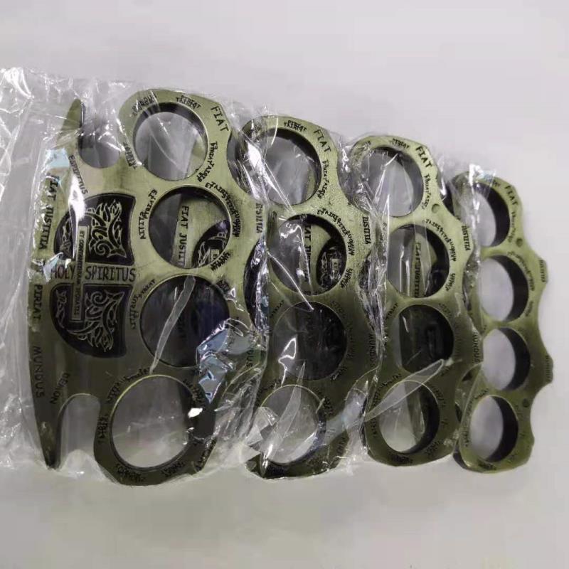 Alloy window breaker hand clasp weapon ring self defense concealed weapon defense escape totem finger tiger four fingers 20116
Alloy window breaker hand clasp weapon ring self defense concealed weapon defense escape totem finger tiger four fingers 20116