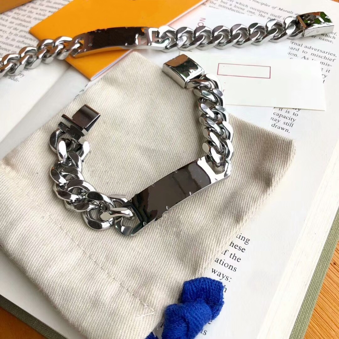 2021 Hot Titanium steel bracelets for Women and Men Silver bracelet bangle for woman jewelry designers bracelet women gift free shipping, Black
2021 Hot Titanium steel bracelets for Women and Men Silver bracelet bangle for woman jewelry designers bracelet women gift free shipping, Black