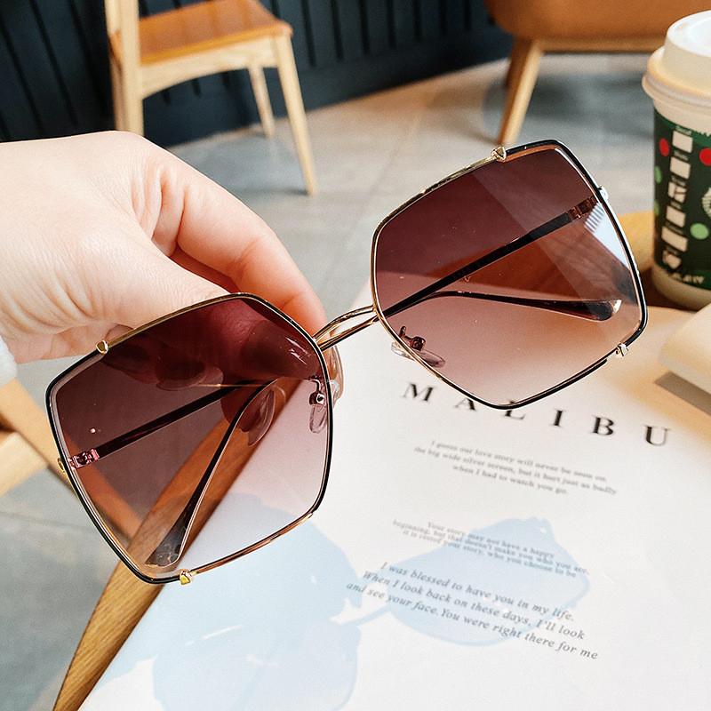 New Big Frame Irregular Sunshade Women's Sunglasses Fashion Luxury Retro Classic Personality High-quality All-match Sun Glasses
New Big Frame Irregular Sunshade Women's Sunglasses Fashion Luxury Retro Classic Personality High-quality All-match Sun Glasses