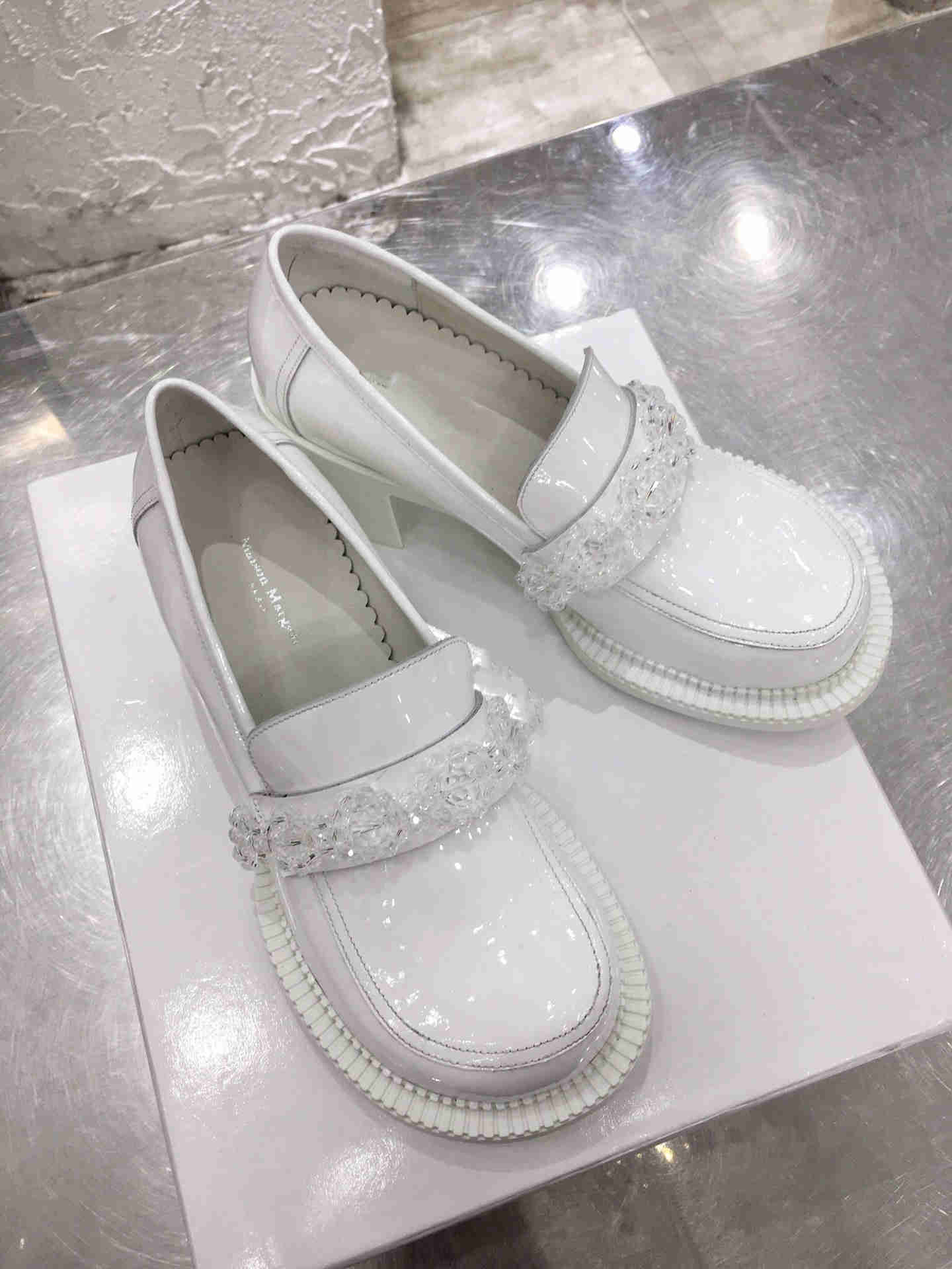 Retro thick heel crystal Jane shoes women's shoes British style small leather shoes, Black
Retro thick heel crystal Jane shoes women's shoes British style small leather shoes, Black