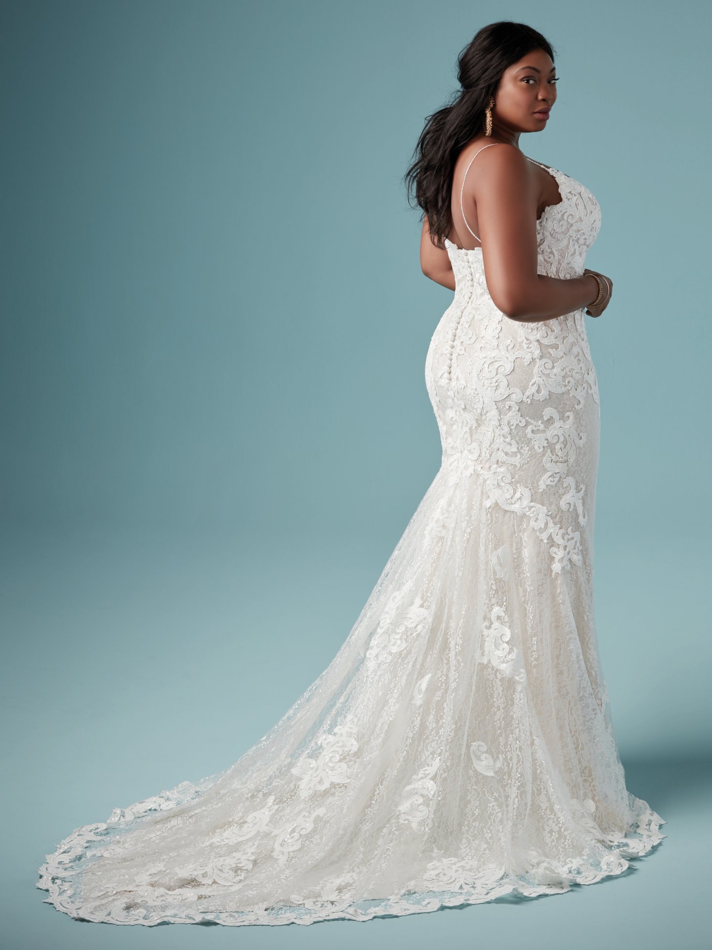 Size Classy Plus Lace Mermaid Wedding Dresses Sheer Plunging Neck Beaded Bridal Gowns Covered Buttons Back Sweep Train Robe De Marie