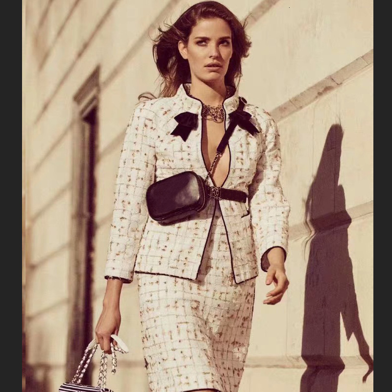New 2021 Runway Women Manta Short Jackets Elegant Designer of Wool Women's Coats Autumn Outerwear Arch Skin Clothing Party 6me6, Picture color
New 2021 Runway Women Manta Short Jackets Elegant Designer of Wool Women's Coats Autumn Outerwear Arch Skin Clothing Party 6me6, Picture color
