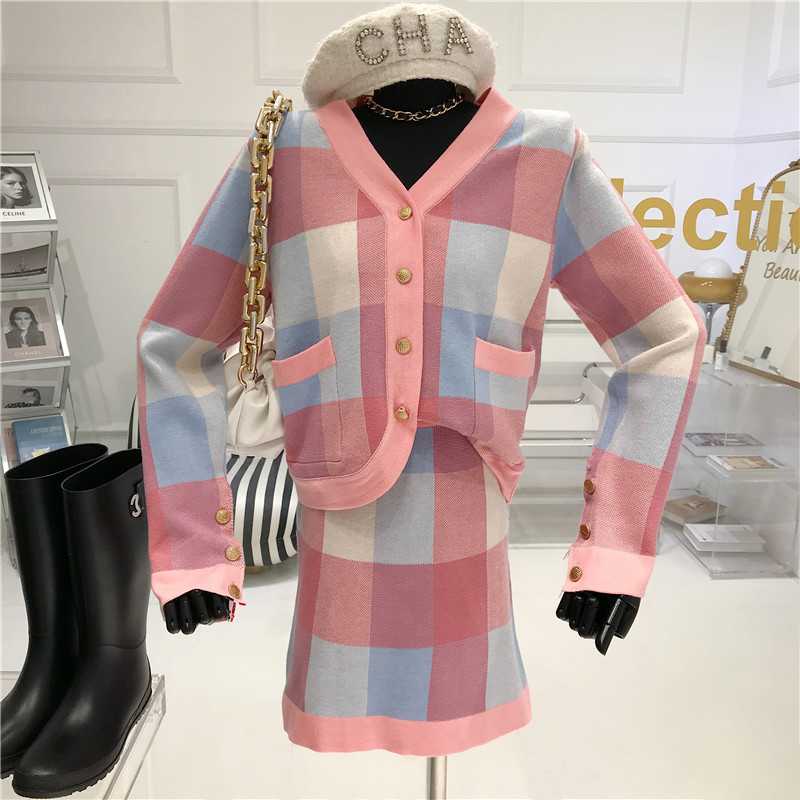 Temperament Fashion Two Piece Set Woman Autumn/Winter 2020 New Color Matching Knitted Top + Skirt Suit, Pink
Temperament Fashion Two Piece Set Woman Autumn/Winter 2020 New Color Matching Knitted Top + Skirt Suit, Pink