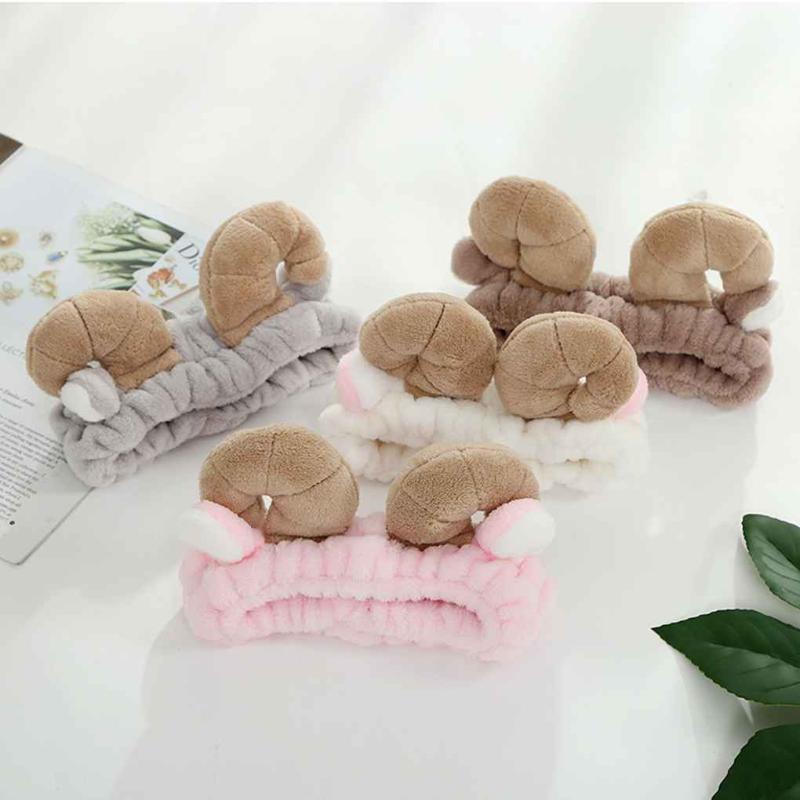 Plush hair band Women Comfortable Washing Face Hair Holder Sheep Horn Pattern Velvet Elastic Headband Girls Hairbands
Plush hair band Women Comfortable Washing Face Hair Holder Sheep Horn Pattern Velvet Elastic Headband Girls Hairbands