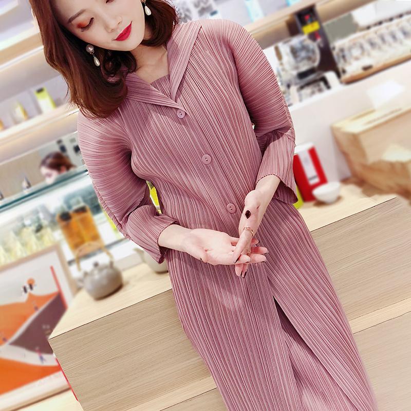 2020 New autumn winter two piece dress Miyake pleated plus size women Korean fashion button Batwing three quarter sleeve dress, Black
2020 New autumn winter two piece dress Miyake pleated plus size women Korean fashion button Batwing three quarter sleeve dress, Black