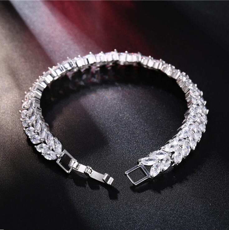 Sterg Sier Marquise Cut Bracelet with White Topaz CZ Dias