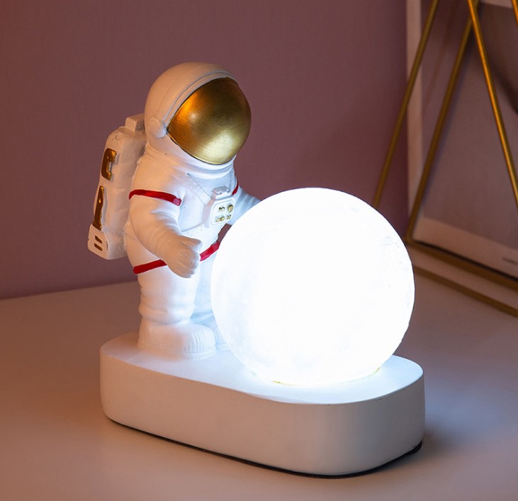 Astronaut LED Night Lights child Birthday gift Astronaut statue lamp Decor Crafts Children's room Home decoration accessories
Astronaut LED Night Lights child Birthday gift Astronaut statue lamp Decor Crafts Children's room Home decoration accessories