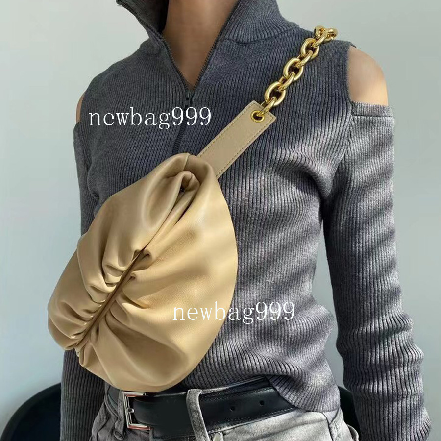 New style! Shoulder crossbody Bag with large metal chain length of chain can be adjusted used as waist bag and chest bag, Black
New style! Shoulder crossbody Bag with large metal chain length of chain can be adjusted used as waist bag and chest bag, Black