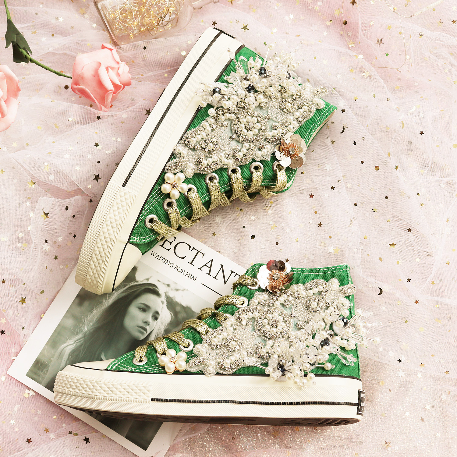 New Korean version of Chaozhou Green From vintage high-top canvas shoes handcrafted string pearl single shoe MEQP, Light green.
New Korean version of Chaozhou Green From vintage high-top canvas shoes handcrafted string pearl single shoe MEQP, Light green.