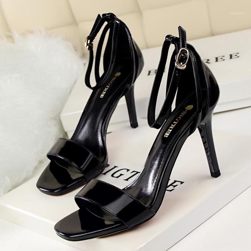 European And American Fashion Style, Elegant, Simple, Thin, Super High-heeled Stiletto, Sexy Nightclub Sandals1, Black
European And American Fashion Style, Elegant, Simple, Thin, Super High-heeled Stiletto, Sexy Nightclub Sandals1, Black