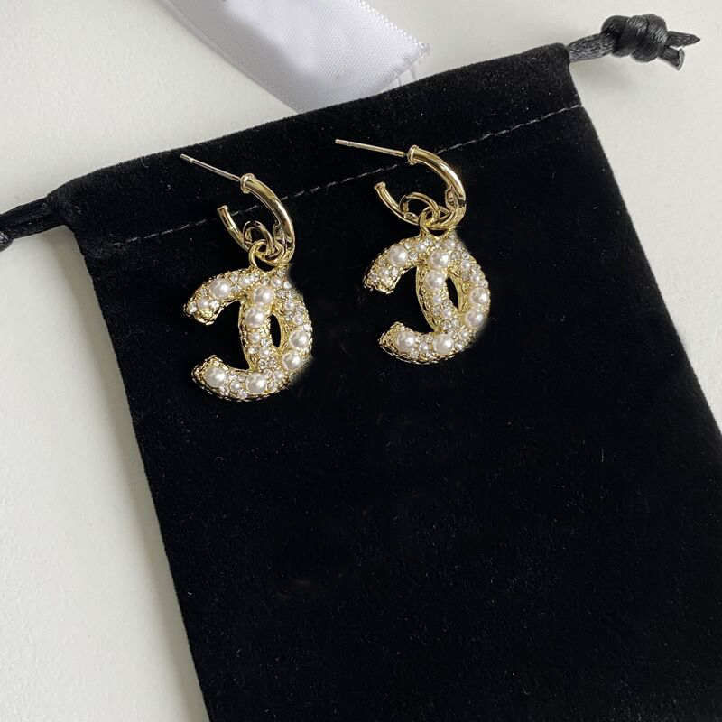 Fashion Brand Designers Charm Pearl Stud Earings Drop Earrings Metal Hoop Party Wedding Lovers Gift Dangle Ear Cuff Women Jewelry, Golden
Fashion Brand Designers Charm Pearl Stud Earings Drop Earrings Metal Hoop Party Wedding Lovers Gift Dangle Ear Cuff Women Jewelry, Golden