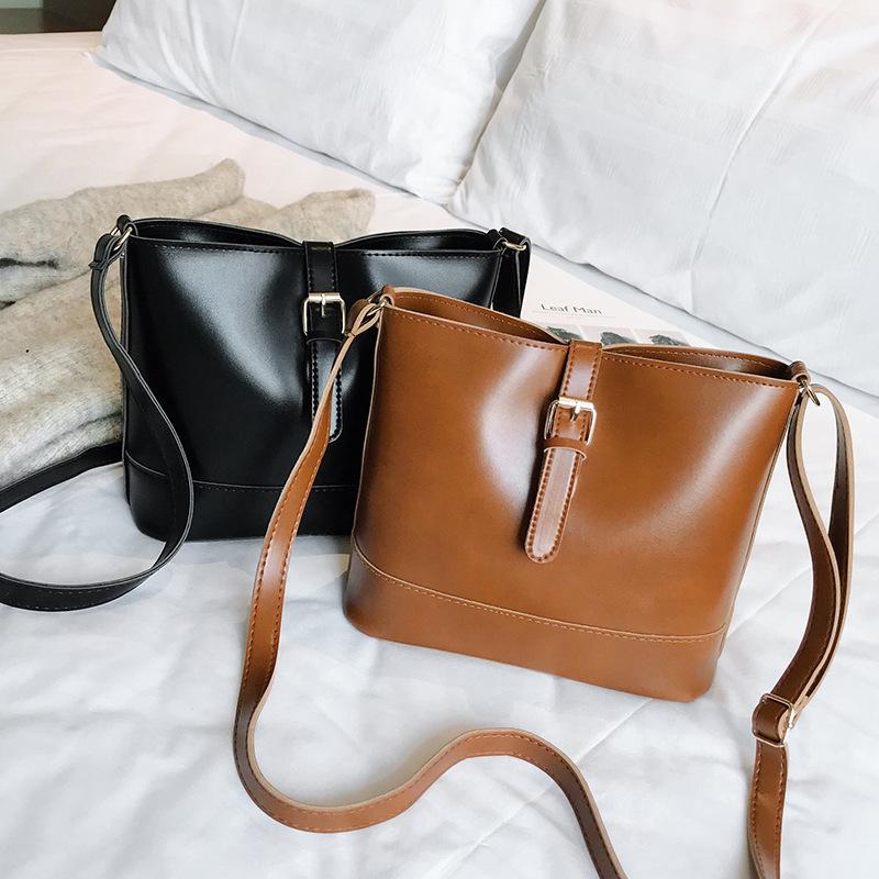 Vintage Oil Belt Decorative Bucket Bag European and American Simple Sloping Bag One-shoulder Sloping Women's, Black
Vintage Oil Belt Decorative Bucket Bag European and American Simple Sloping Bag One-shoulder Sloping Women's, Black