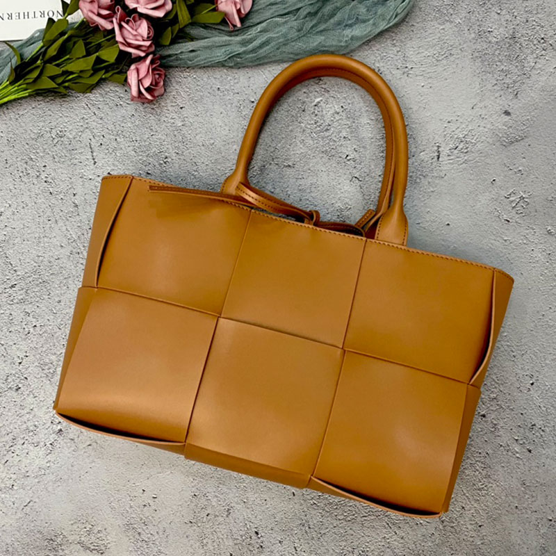 Ladies Woven Hand Bag Soft Cowhide Leather Handbag Women Shoulder Strap Bag Check Purse Large Capacity
Ladies Woven Hand Bag Soft Cowhide Leather Handbag Women Shoulder Strap Bag Check Purse Large Capacity