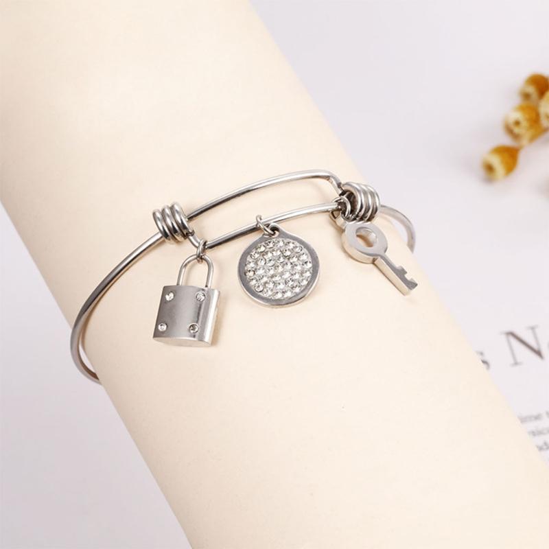 Bangle Charming Alloy Novelty Key Lock Design Bracelet Silver Color Chain Basic Bracelets For Fashion Women Jewelry
Bangle Charming Alloy Novelty Key Lock Design Bracelet Silver Color Chain Basic Bracelets For Fashion Women Jewelry