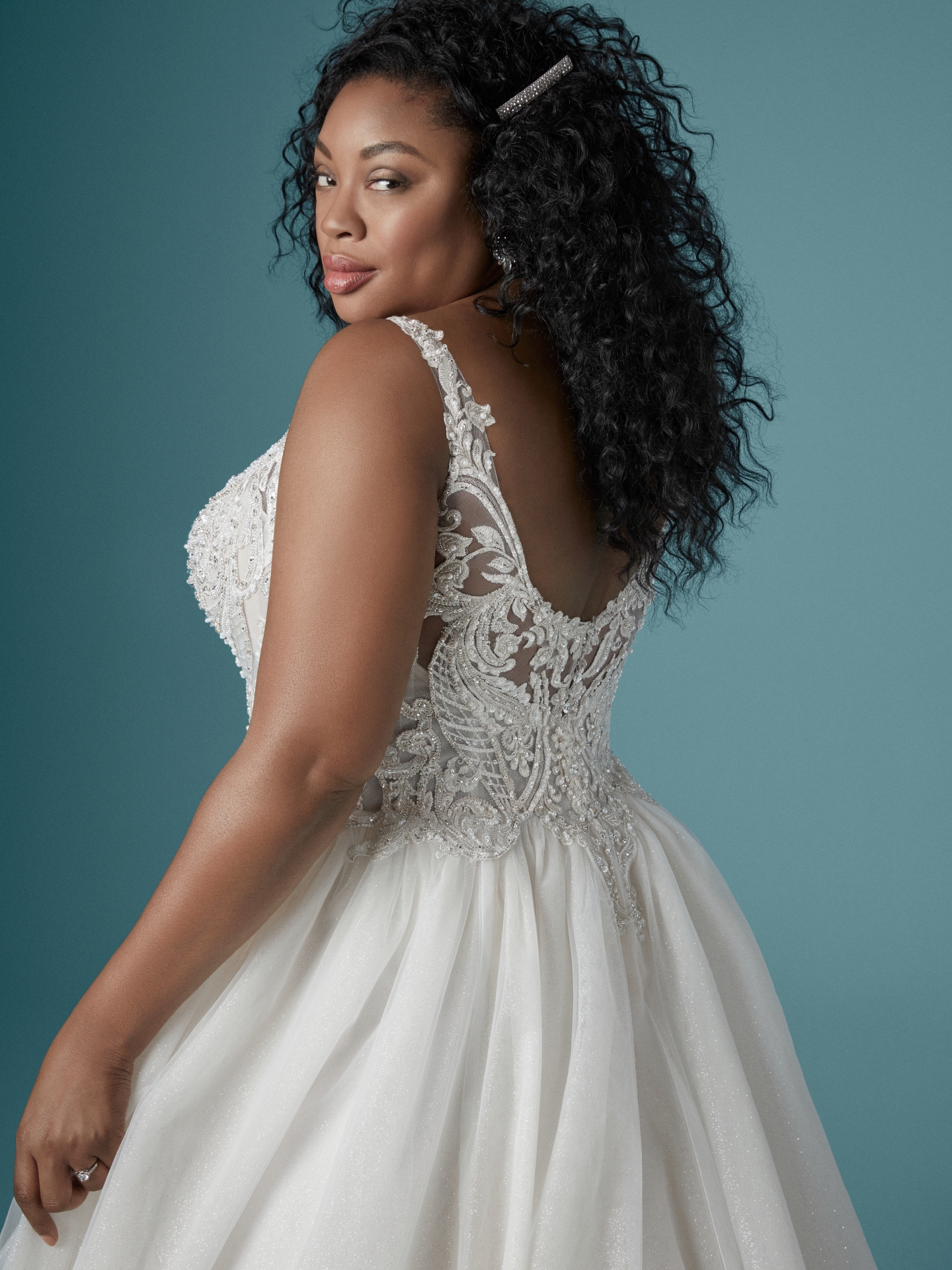 Plus Size Charming Beaded Lace Wedding Dresses V Neck A Line Sequined Backless Bridal Gowns Sweep Train Tulle Robe De Marie