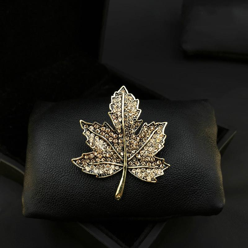 Simple Retro Golden Maple Brooches for Women Men Suit Badge Leaf Brooch Pin Corsage Luxury Pin Jewelry Gift Clothes Accessories
Simple Retro Golden Maple Brooches for Women Men Suit Badge Leaf Brooch Pin Corsage Luxury Pin Jewelry Gift Clothes Accessories