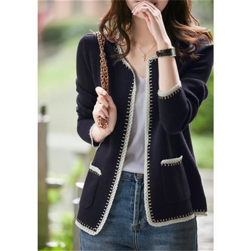 2020 Autumn winter new style bright collision silk loose thin and foreign air show knitting temperament cardigan, Black
2020 Autumn winter new style bright collision silk loose thin and foreign air show knitting temperament cardigan, Black