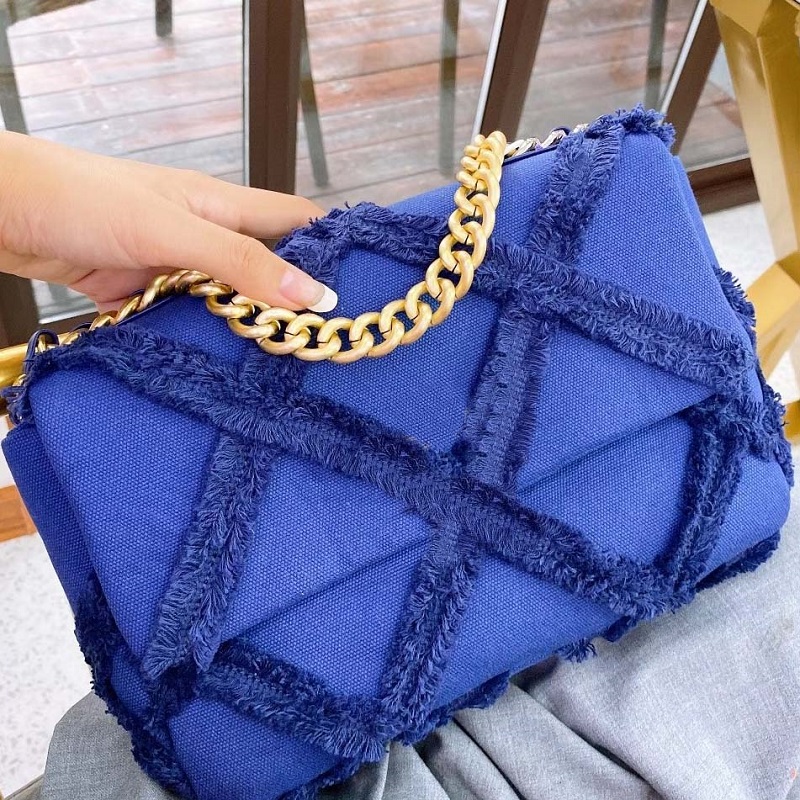 Women Luxurys Designers Bags 2020 Fashion Rhombus Messenger Bag Handbag Shoulder Bag 4 Colors Free Shipping
Women Luxurys Designers Bags 2020 Fashion Rhombus Messenger Bag Handbag Shoulder Bag 4 Colors Free Shipping