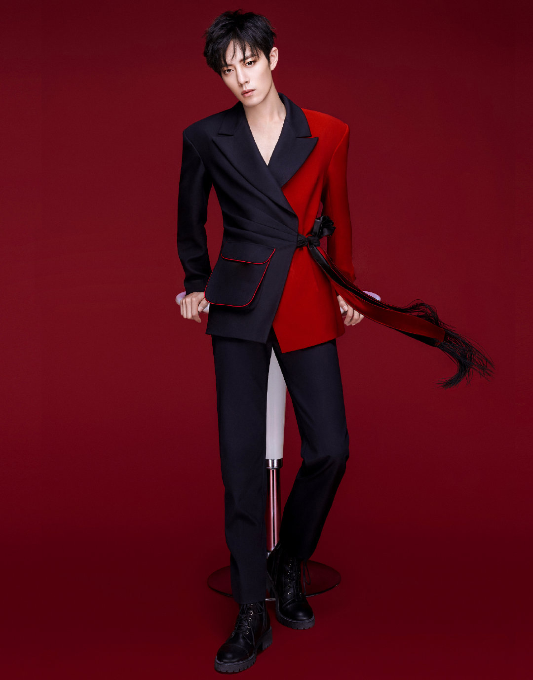 2020 Men' 2 Piece Suits Stars Same Male Suit Red Singer and Black Seam Host Stage Jacket Clothes Nk26, Black and red
2020 Men' 2 Piece Suits Stars Same Male Suit Red Singer and Black Seam Host Stage Jacket Clothes Nk26, Black and red