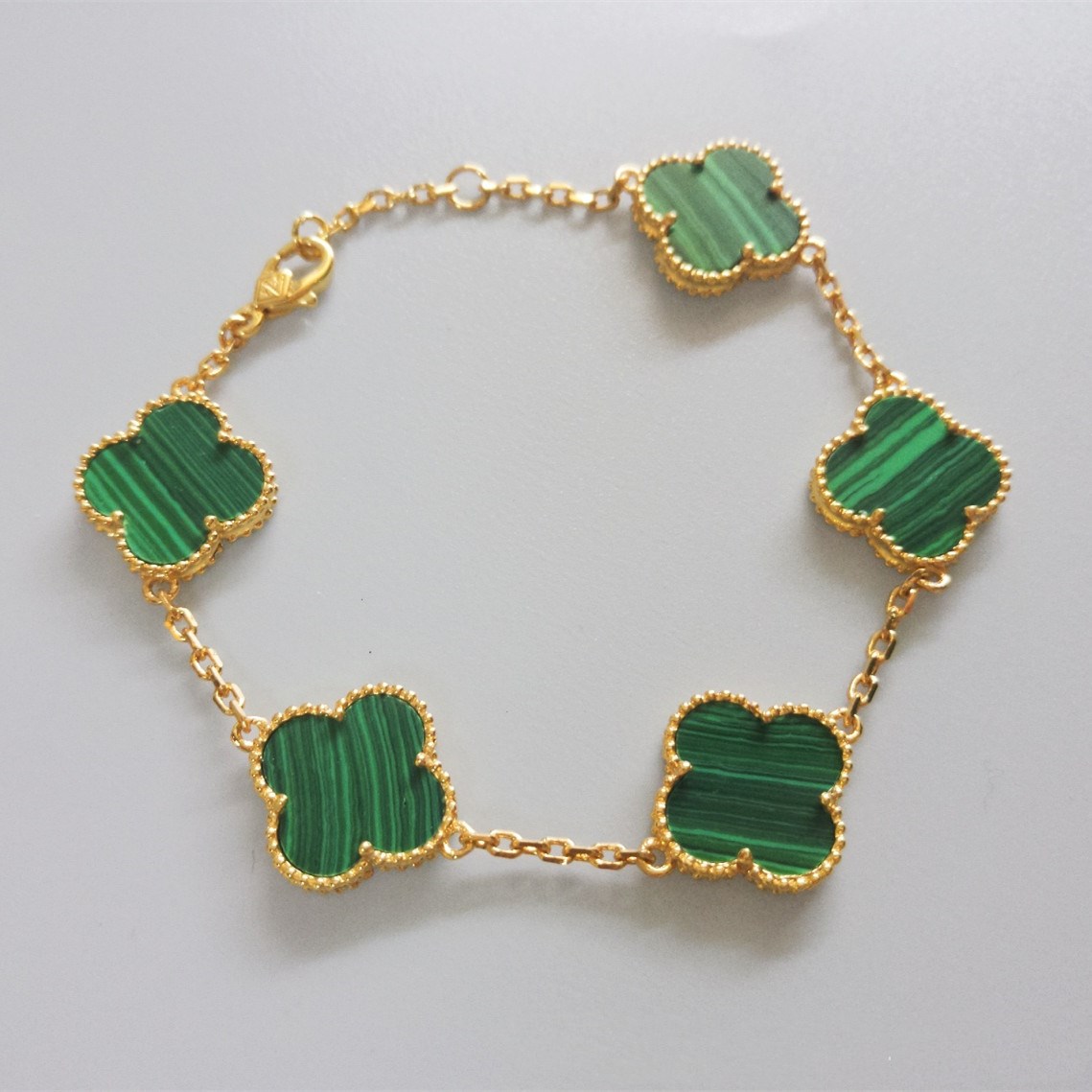 New 925 Pure silverfour leaf clover fashion shell bracelet bracelet women's rose gold streaky chain allergy titanium, Black
New 925 Pure silverfour leaf clover fashion shell bracelet bracelet women's rose gold streaky chain allergy titanium, Black