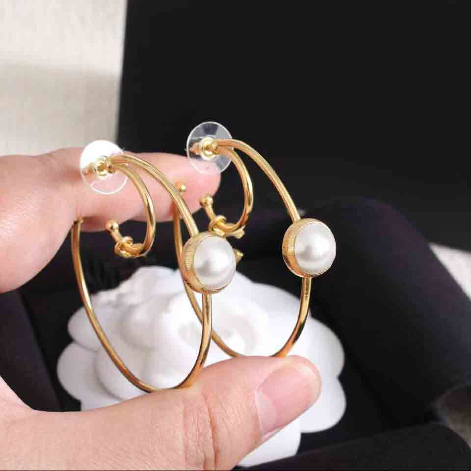 2021 Hot sale Luxurious quality round shape with one white pearl decorate for women drop earring with box free shipping PS3560
2021 Hot sale Luxurious quality round shape with one white pearl decorate for women drop earring with box free shipping PS3560