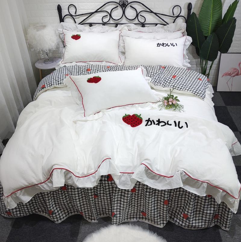 Korean Style Cotton Bedding Set Floral Ruffles Four Pieces Strawberry Pattern M26
Korean Style Cotton Bedding Set Floral Ruffles Four Pieces Strawberry Pattern M26