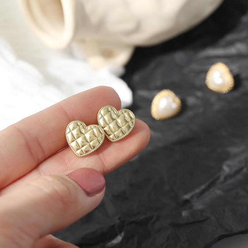 Minimalist Jewelry New Brand Design Gold Color Heart Pearl Stud Earrings For Women New Accessories Wholesale
Minimalist Jewelry New Brand Design Gold Color Heart Pearl Stud Earrings For Women New Accessories Wholesale