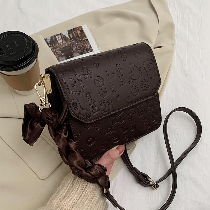 Niche Design Women Small Pack 2020 Autumn New One Shoulder Crossbody Bag Fashion Graffiti Pu Phone Package D738, Black
Niche Design Women Small Pack 2020 Autumn New One Shoulder Crossbody Bag Fashion Graffiti Pu Phone Package D738, Black