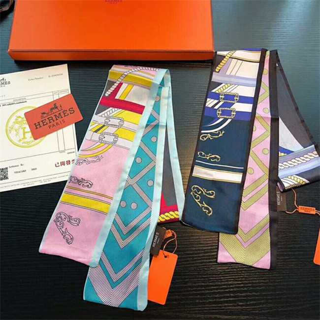DTYJDYJSJ Hot Sale womens headband Bag Scarf Fashion Classic 100% real silk Scarves fashion hair band high qualtiy head Scarf Drop shipping
DTYJDYJSJ Hot Sale womens headband Bag Scarf Fashion Classic 100% real silk Scarves fashion hair band high qualtiy head Scarf Drop shipping