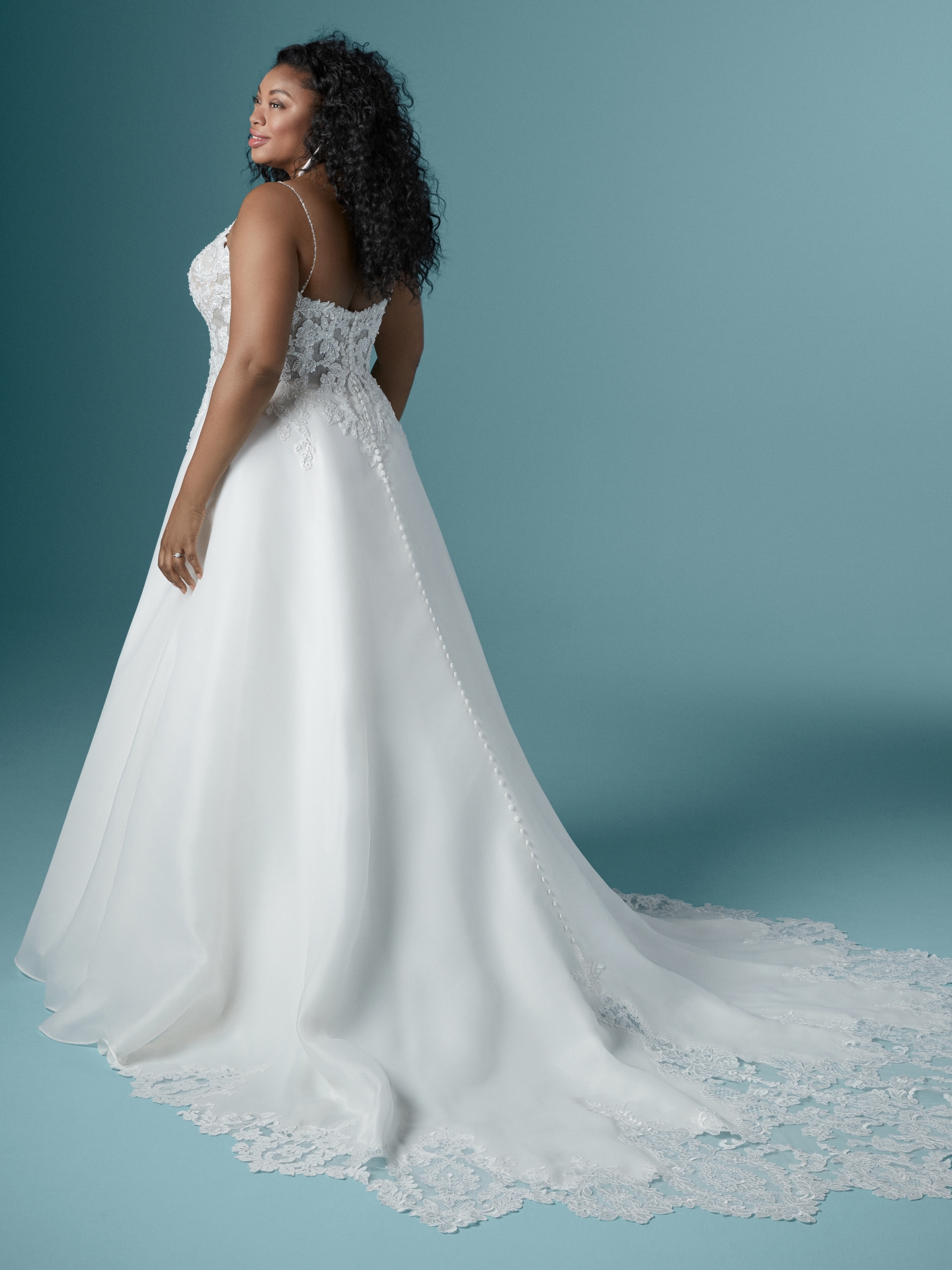 Plus Size White Lace Beaded Wedding Dresses V Neck A Line Bridal Gowns Covered Buttons Back Sweep Train Organza Robe De Marie