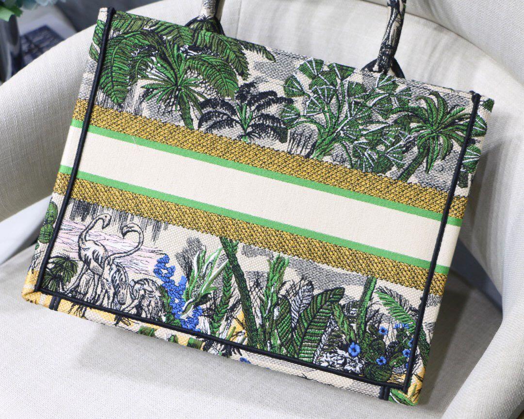 New ladies large-capacity handbags Paris designer handbags fashion retro ethnic style canvas handmade embroidery pattern shopping bag 106, Gift bag
New ladies large-capacity handbags Paris designer handbags fashion retro ethnic style canvas handmade embroidery pattern shopping bag 106, Gift bag