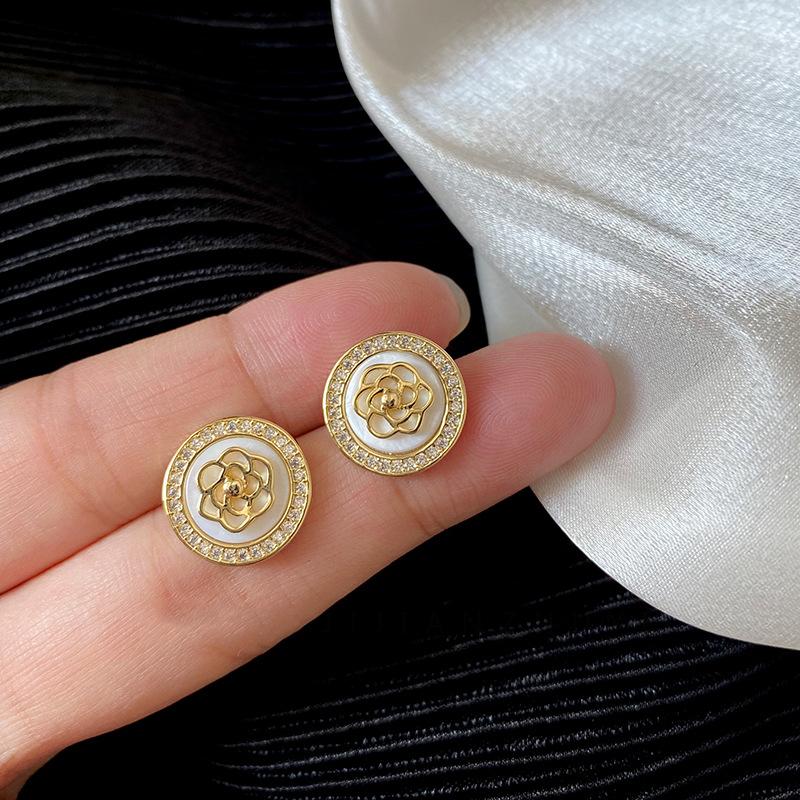 Korea New Fund Is Delicate Sweet Camilla Earring Temperament Restoring Ancient Ways Joker Earring Elegant Female Jewelry
Korea New Fund Is Delicate Sweet Camilla Earring Temperament Restoring Ancient Ways Joker Earring Elegant Female Jewelry