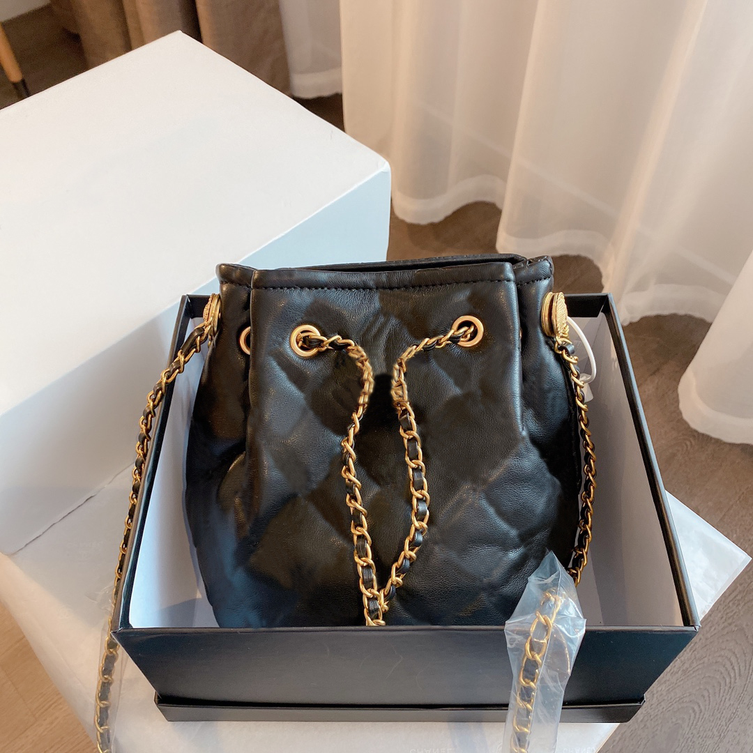 Designer LuxuryWomen Fashion Drawstring CLASSIC Chain Shoulder Bags Real Leather Lady Handbags High Quality Luxurys Designers Composite Bag Black
Designer LuxuryWomen Fashion Drawstring CLASSIC Chain Shoulder Bags Real Leather Lady Handbags High Quality Luxurys Designers Composite Bag Black