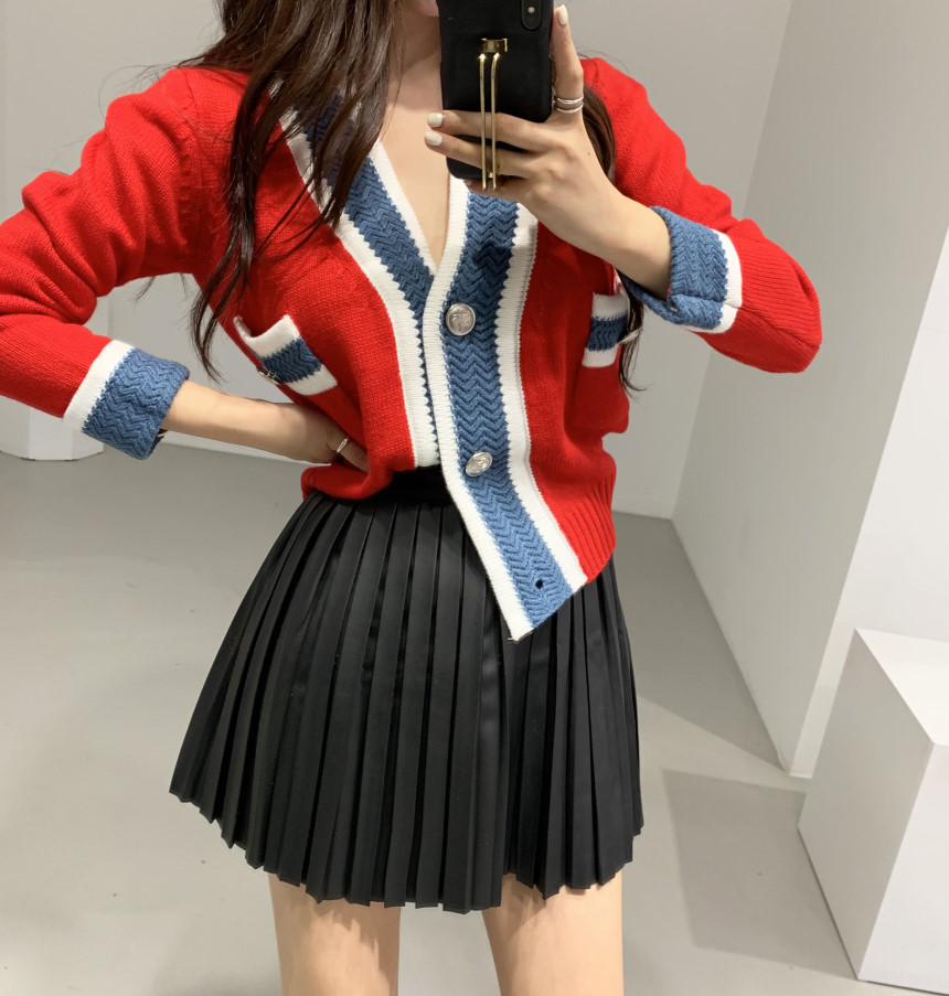 2021 Black Red Women Knitted Streetwear Sweater Spring Autumn New V-Neck Button Patchwork Short Sexy Slim Wild Female Fashion Outerwear, Black;brown
2021 Black Red Women Knitted Streetwear Sweater Spring Autumn New V-Neck Button Patchwork Short Sexy Slim Wild Female Fashion Outerwear, Black;brown