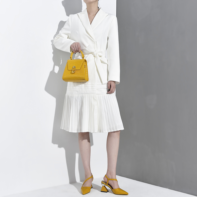 EAM Loose Fit White Pleated Hem Stitch Bandage Long Jacket Lapel Sleeve Women Coat Fashion Spring YE615 201017